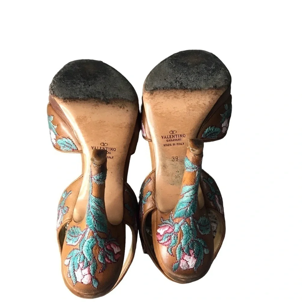 *Vintage* Valentino Garavani women’s pink blue floral embroidered leather heels